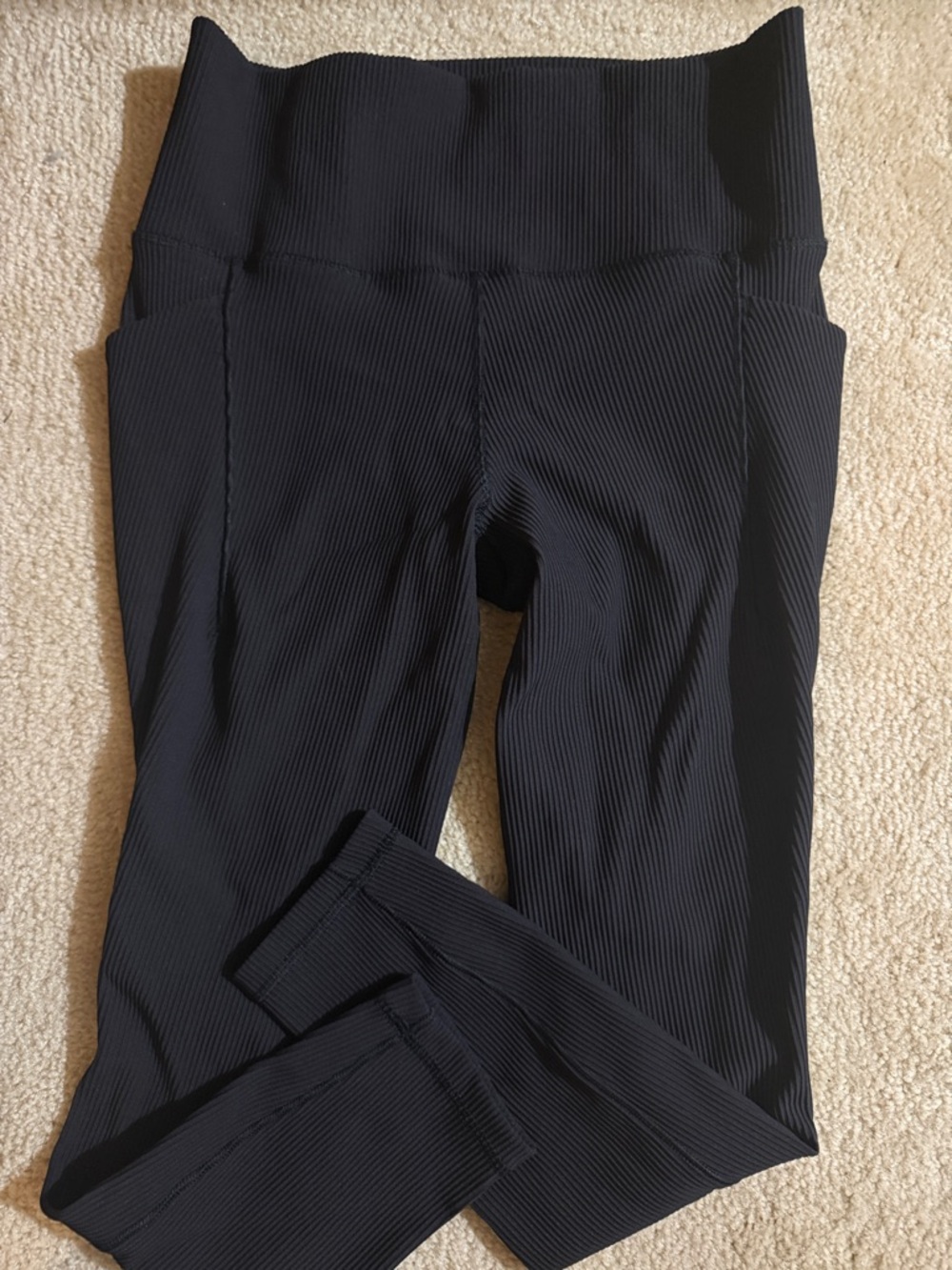 Athleta Black Stash Pocket II Ribbed 7/8 tight  - size medium